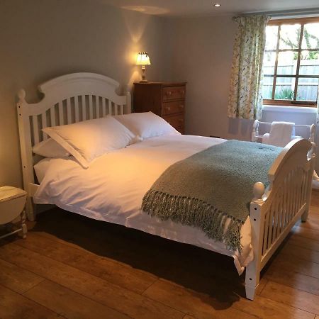 Stapehill Lodge B&B Hampreston Eksteriør billede