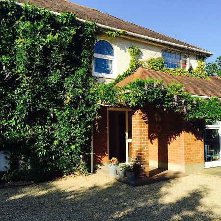 Stapehill Lodge B&B Hampreston Eksteriør billede