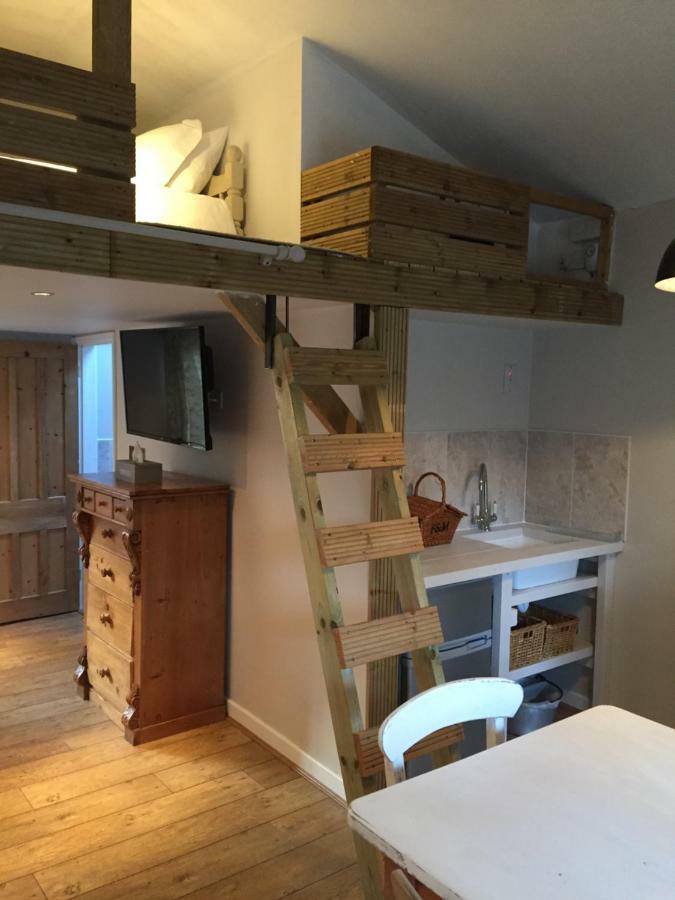 Stapehill Lodge B&B Hampreston Eksteriør billede