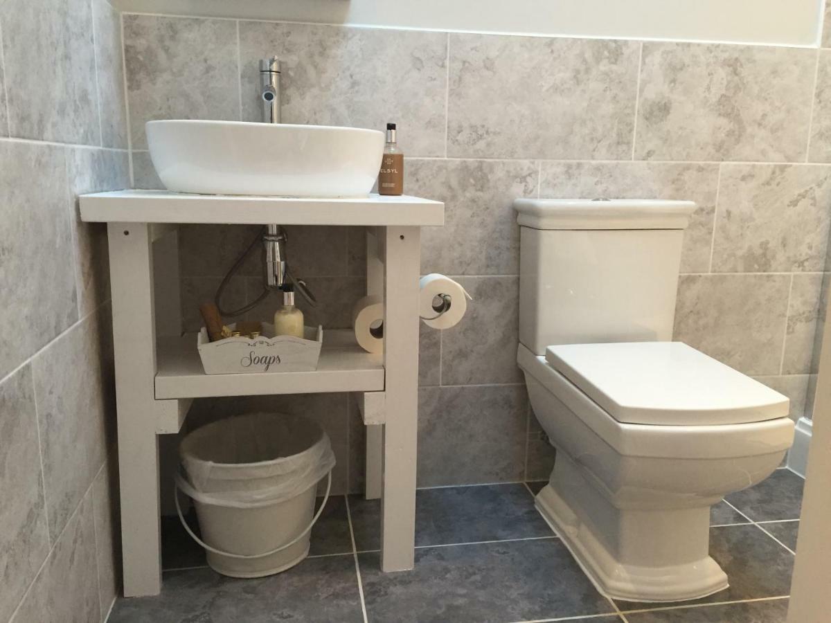 Stapehill Lodge B&B Hampreston Eksteriør billede