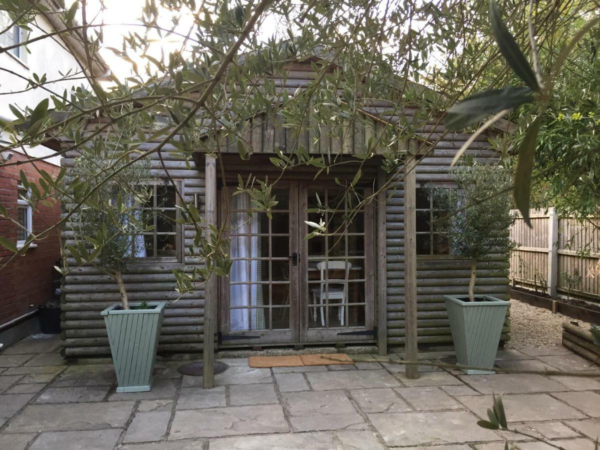 Stapehill Lodge B&B Hampreston Eksteriør billede