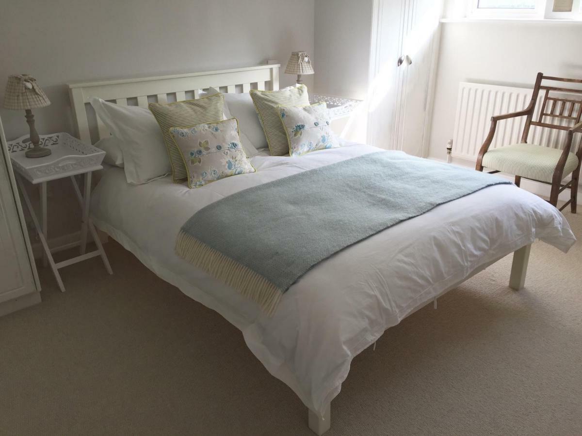 Stapehill Lodge B&B Hampreston Eksteriør billede