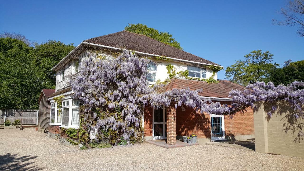 Stapehill Lodge B&B Hampreston Eksteriør billede