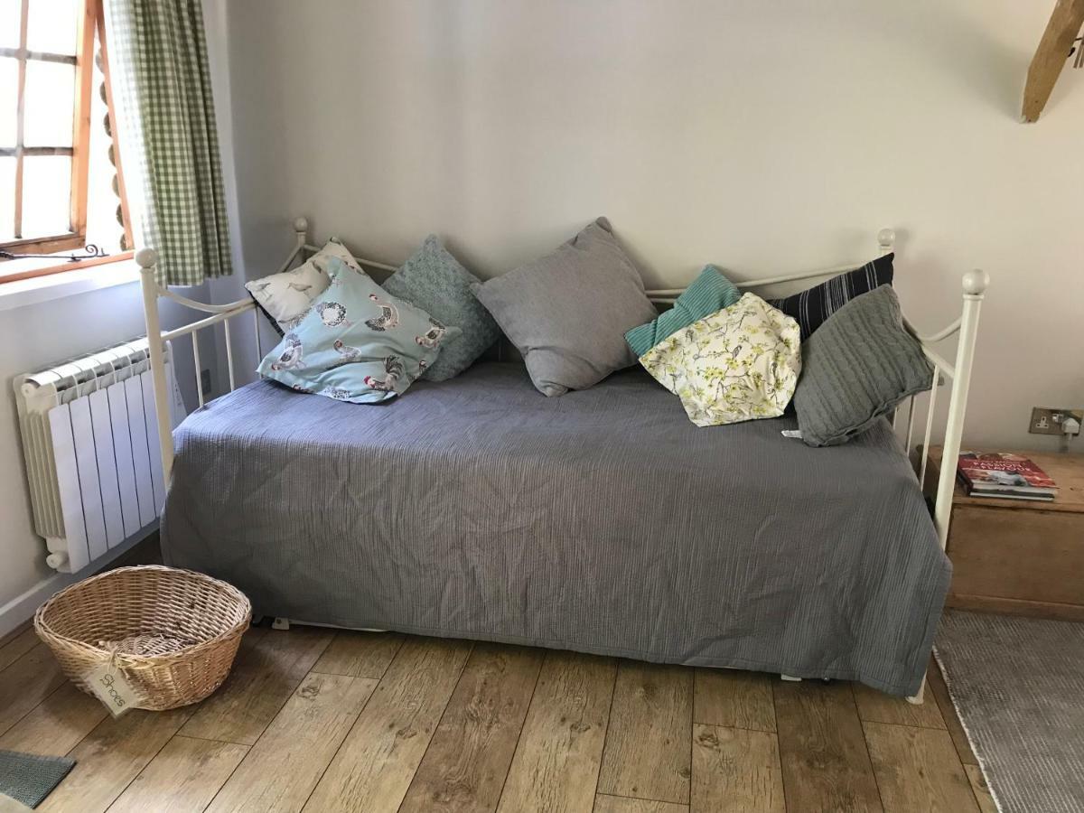 Stapehill Lodge B&B Hampreston Eksteriør billede