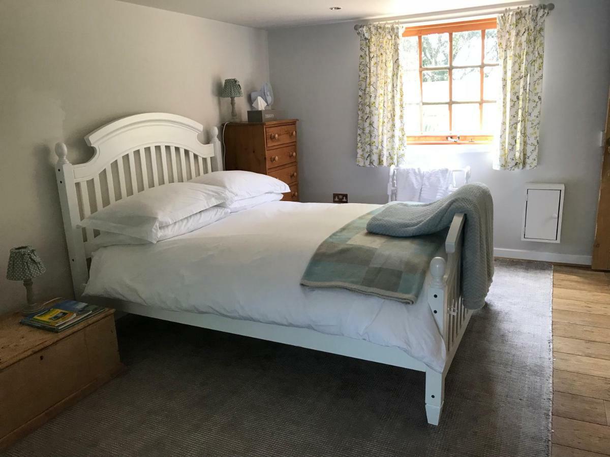 Stapehill Lodge B&B Hampreston Eksteriør billede