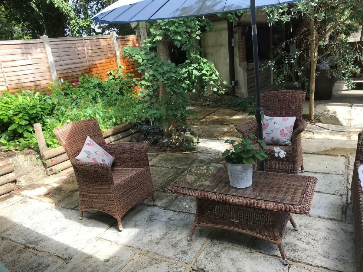 Stapehill Lodge B&B Hampreston Eksteriør billede