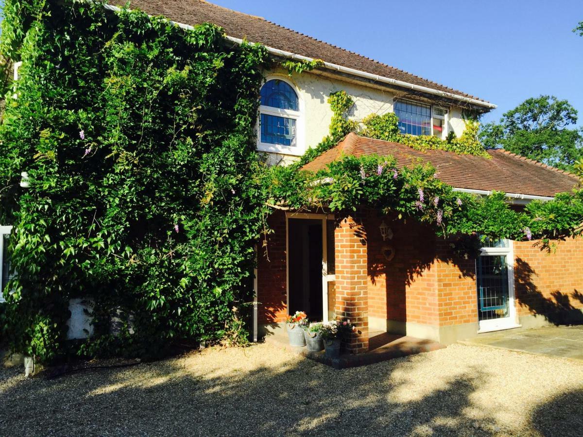 Stapehill Lodge B&B Hampreston Eksteriør billede