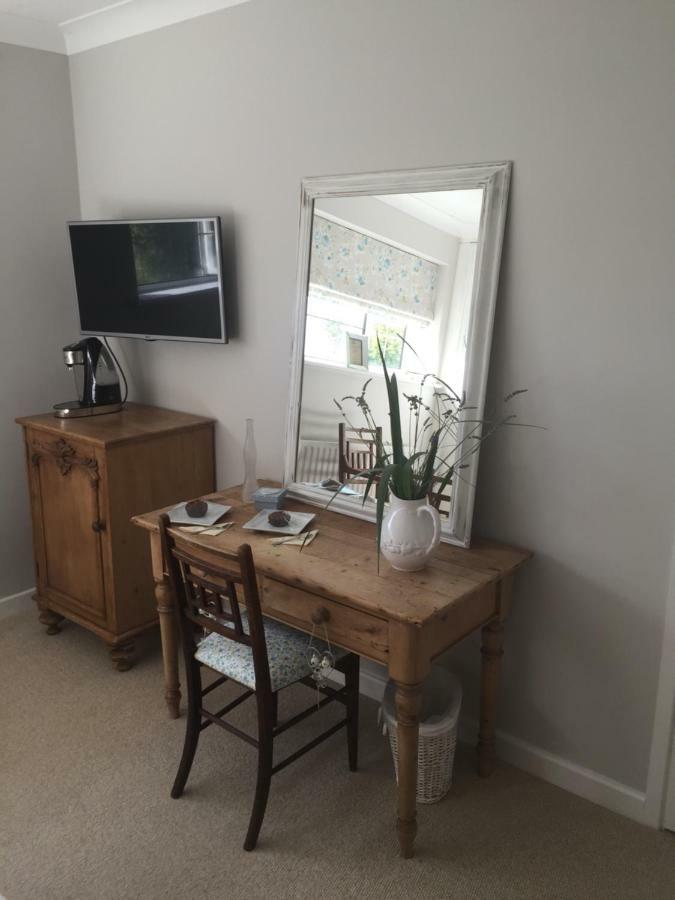 Stapehill Lodge B&B Hampreston Eksteriør billede